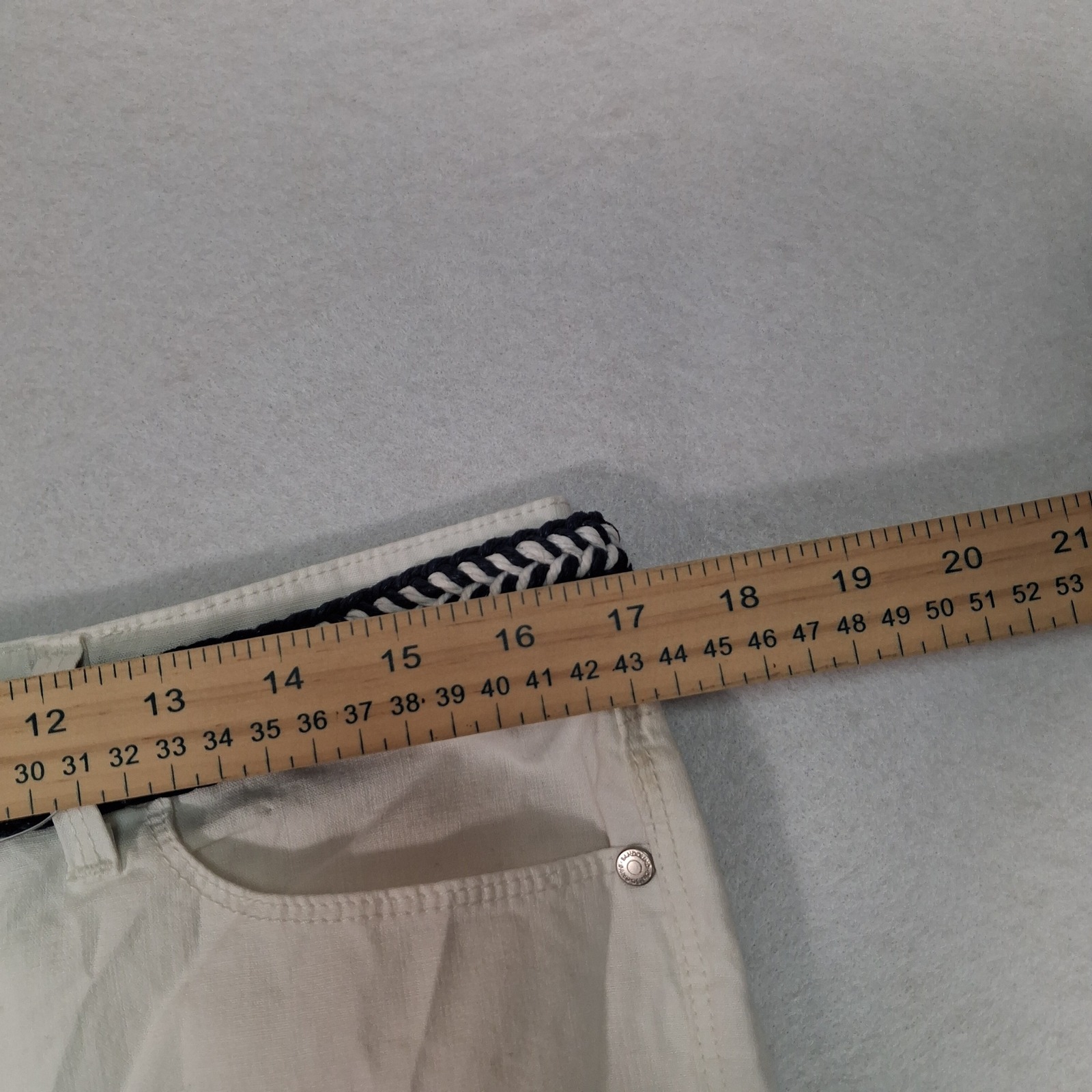 Bandolino Riley Bermuda Short Women 12 Wht Relaxed Fit Flawless Stretch 60461463 — image 6 of 8